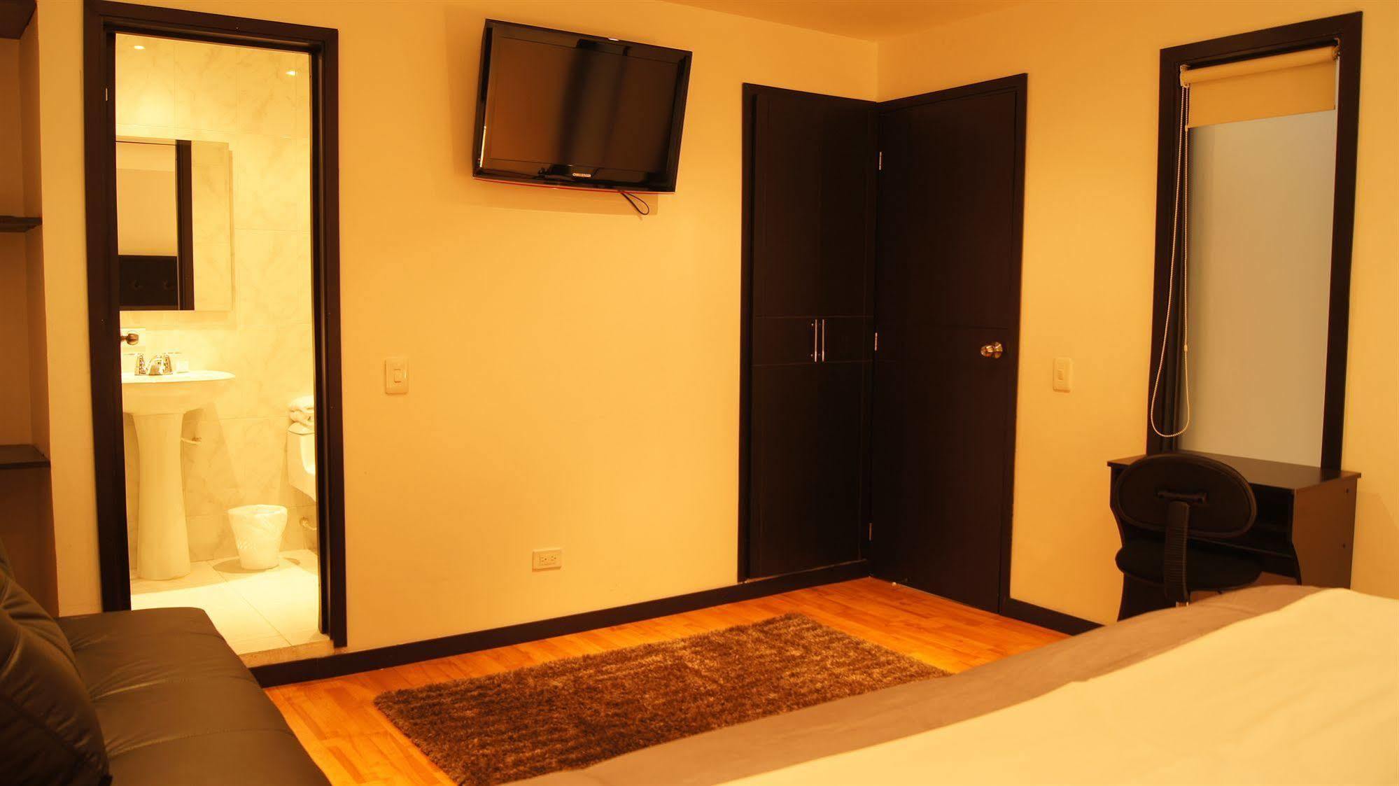 Hotel Dorado Plaza Bogota Bagian luar foto